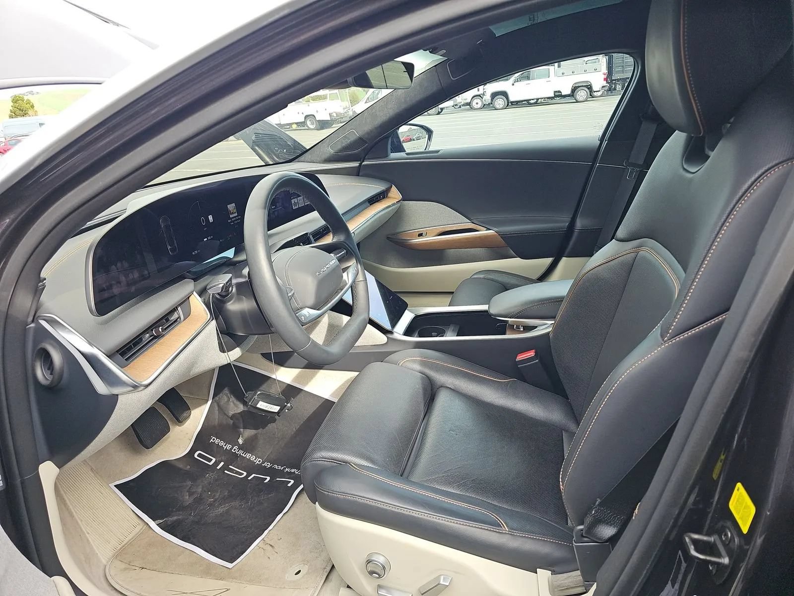 Used 2025 Lucid Air Touring AWD/4WD image 2