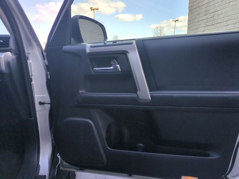 Used 2024 Toyota 4Runner SR5 Premium image 33