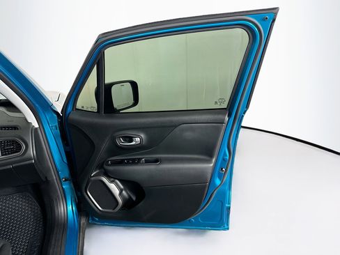 Used 2022 Jeep Renegade Latitude w/ Convenience Group image 31