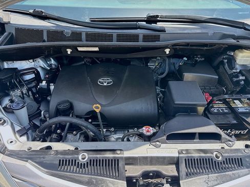 Used 2017 Toyota Sienna XLE Premium FWD image 42