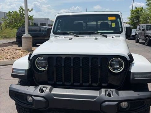 Used 2022 Jeep Gladiator Mojave AWD/4WD image 2
