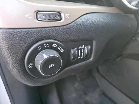 Used 2016 Jeep Cherokee Limited image 22