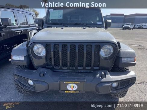 Used 2021 Jeep Gladiator Willys image 2