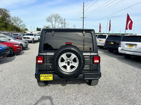 Used 2018 Jeep Wrangler Unlimited Sport S image 17