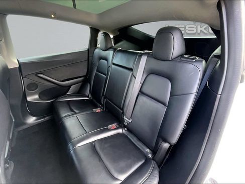 Used 2022 Tesla Model Y Long Range AWD/4WD image 26