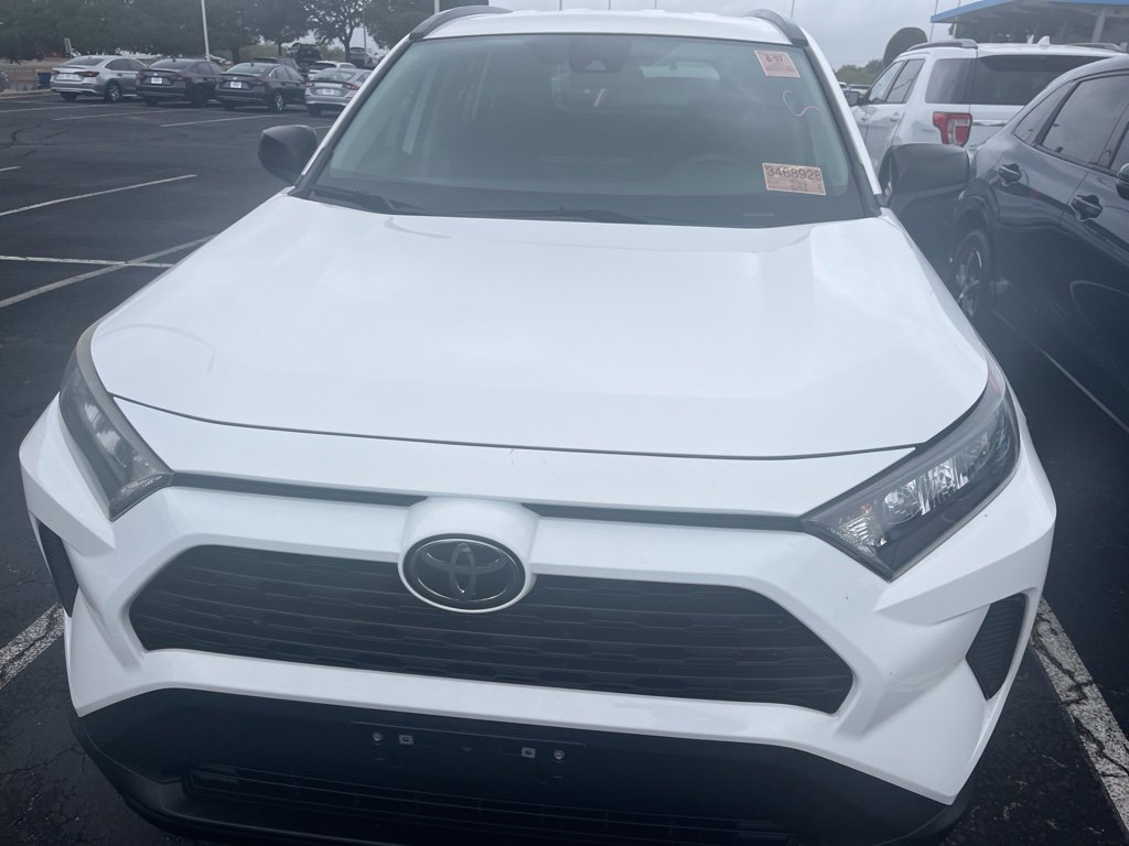 Used 2021 Toyota RAV4 LE FWD image 2