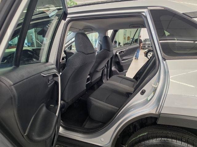 Used 2019 Toyota RAV4 LE w/ Carpet Mat Package FWD image 32