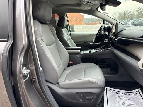 Used 2024 Toyota Sienna XLE image 27