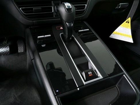 New 2026 Porsche Macan image 18