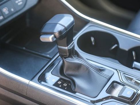 Used 2025 Kia Carnival SX Prestige image 20