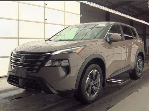 Used 2025 Nissan Rogue SV image 1
