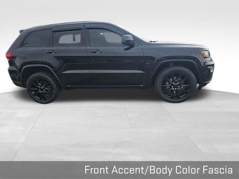 Used 2019 Jeep Grand Cherokee Altitude image 32