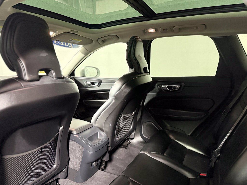 Used 2023 Volvo XC60 B5 Core AWD/4WD image 23