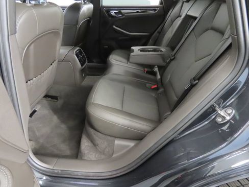 Certified 2025 Porsche Macan AWD/4WD image 44