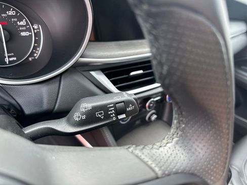 Used 2023 Alfa Romeo Stelvio Ti AWD/4WD image 32