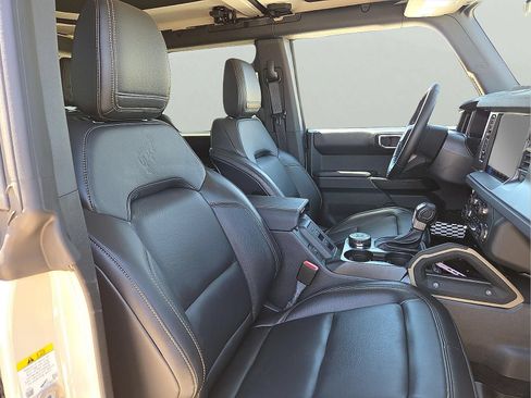 Used 2025 Ford Bronco Badlands AWD/4WD image 9