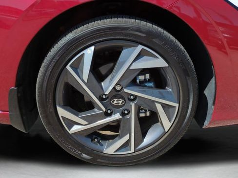 Certified 2025 Hyundai Elantra SEL FWD image 33