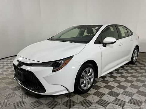 Used 2021 Toyota Corolla LE image 4