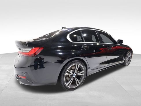 Used 2022 BMW 330e xDrive w/ Convenience Package image 4