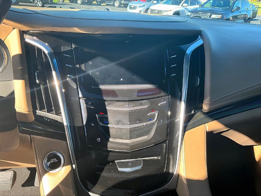 Used 2018 Cadillac Escalade ESV Platinum AWD/4WD image 30