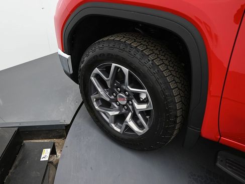 New 2026 GMC Sierra 1500 SLE image 19