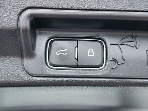 Certified 2022 Ford Explorer XLT w/ Equipment Group 202A image 34