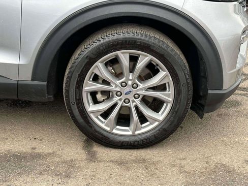Used 2023 Ford Explorer XLT w/ Equipment Group 202A image 6