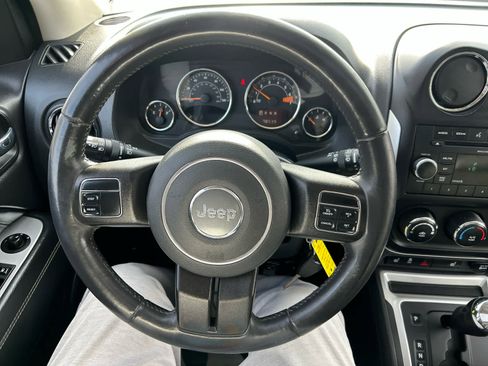 Used 2014 Jeep Compass Latitude w/ Sun/Sound Group image 19