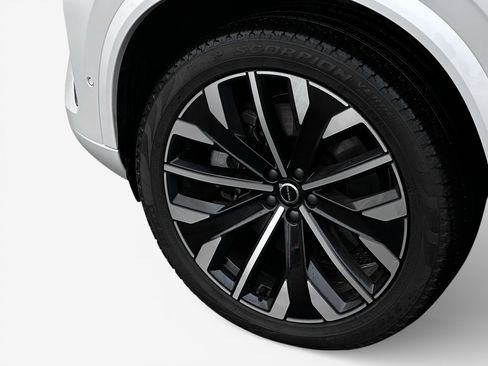 Used 2025 Volvo XC90 T8 Ultra image 13
