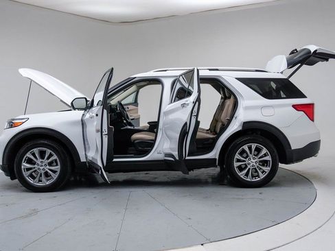 Used 2023 Ford Explorer Limited image 18