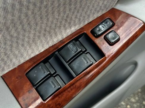 Used 2005 Toyota Corolla LE image 33