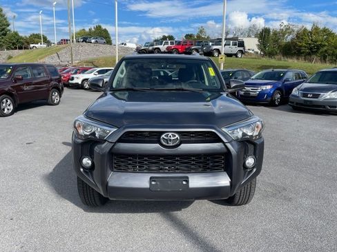Used 2018 Toyota 4Runner SR5 image 3