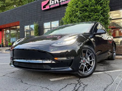 Used 2018 Tesla Model 3 Mid Range RWD image 2
