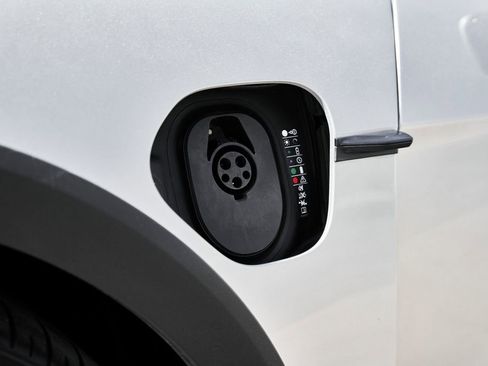 Used 2022 Porsche Taycan 4 Cross Turismo image 9