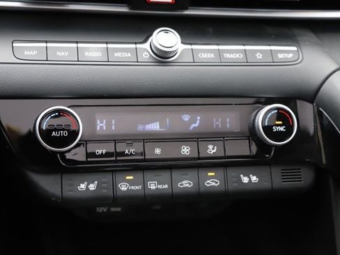 Used 2023 Hyundai Elantra Limited w/ Cargo Package image 27