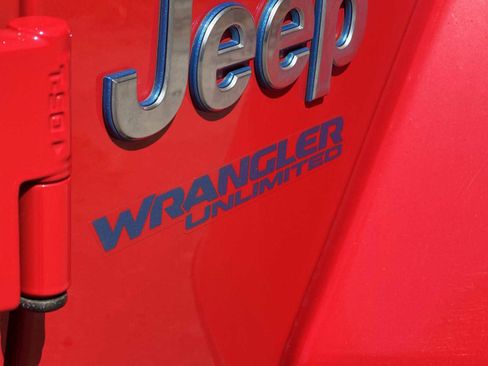 Used 2021 Jeep Wrangler Unlimited Sahara w/ Cold Weather Group AWD/4WD image 11