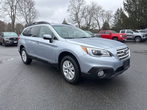 Used 2017 Subaru Outback 2.5i Premium image 3