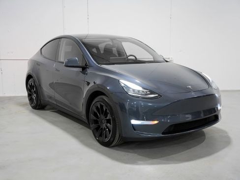 Used 2020 Tesla Model Y Long Range image 8