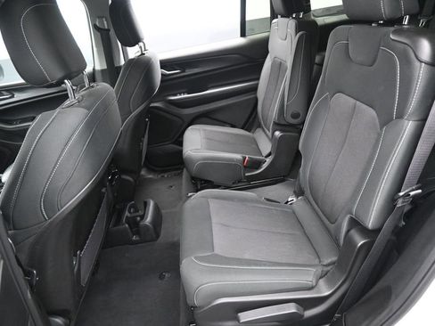 Used 2023 Jeep Grand Cherokee L Laredo image 25