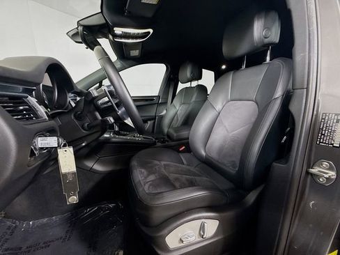 Used 2018 Porsche Macan AWD/4WD image 11