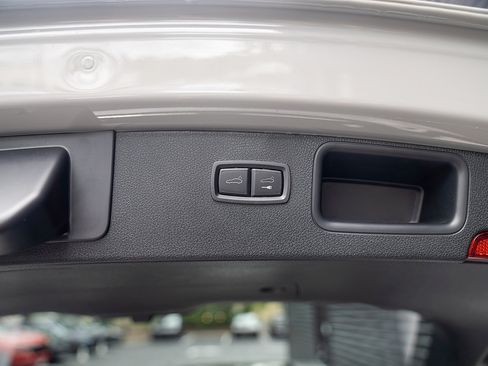 Certified 2026 Porsche Macan AWD/4WD image 22