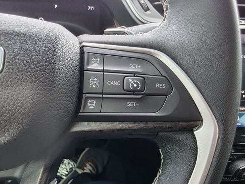 Used 2023 Jeep Grand Cherokee L Limited w/ Luxury Tech Group II image 16