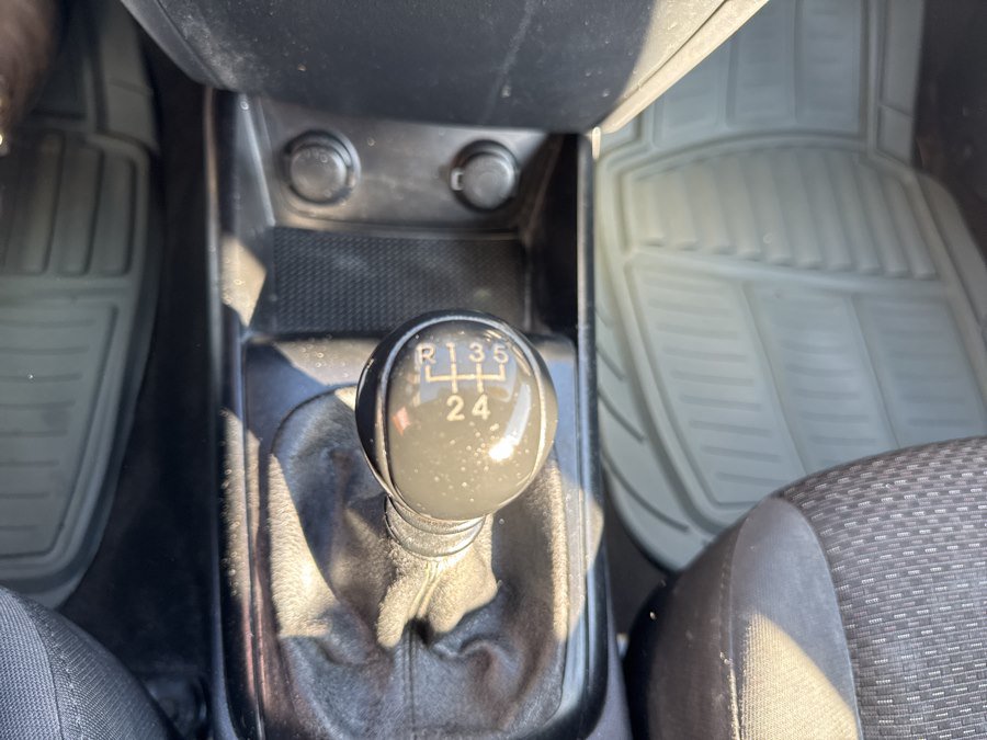 Used 2012 Hyundai Elantra GLS FWD image 25