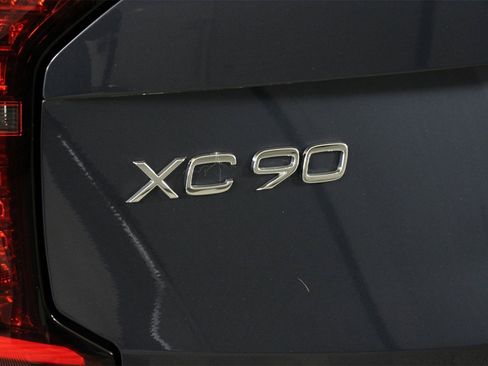 Certified 2025 Volvo XC90 B6 Plus w/ Protection Package Premier image 19