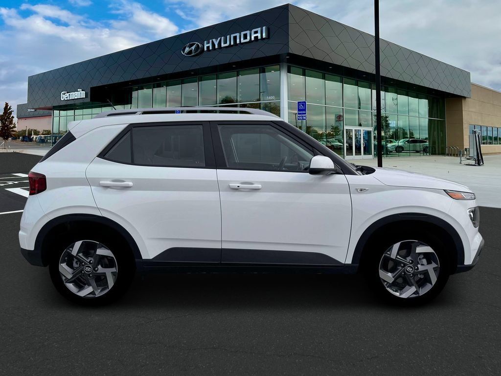 New 2026 Hyundai Venue SEL FWD image 9