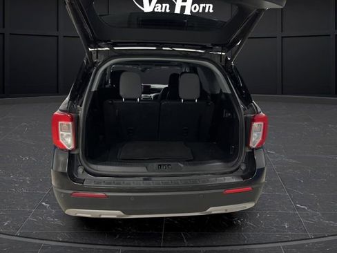 Used 2022 Ford Explorer XLT image 16