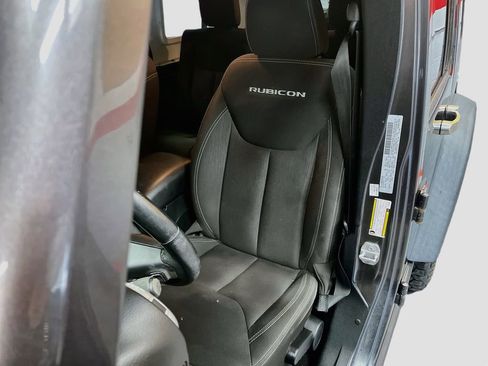 Used 2016 Jeep Wrangler Unlimited Rubicon w/ Connectivity Group AWD/4WD image 18