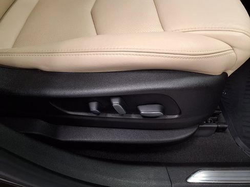 Used 2019 Cadillac XT5 Luxury FWD image 11