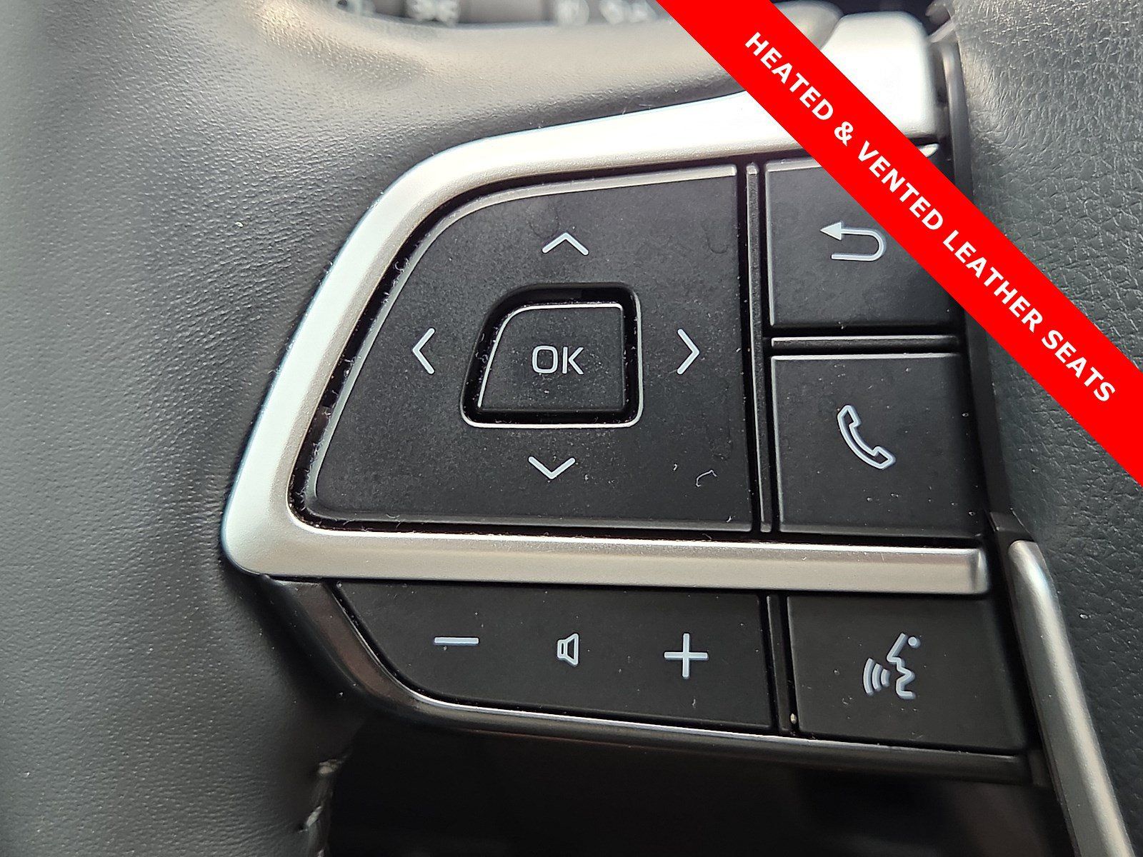 Used 2025 Toyota Highlander Limited FWD image 22