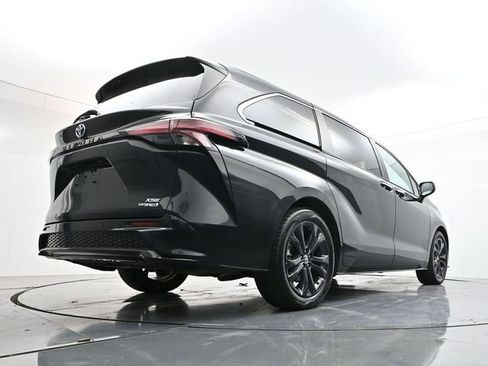 Used 2023 Toyota Sienna XSE image 47